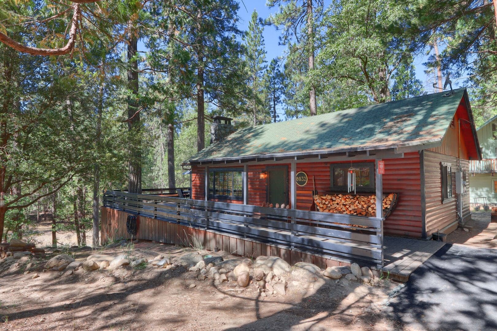 The Overlook Cabin in Wawona, Yosemite National Park - image 1