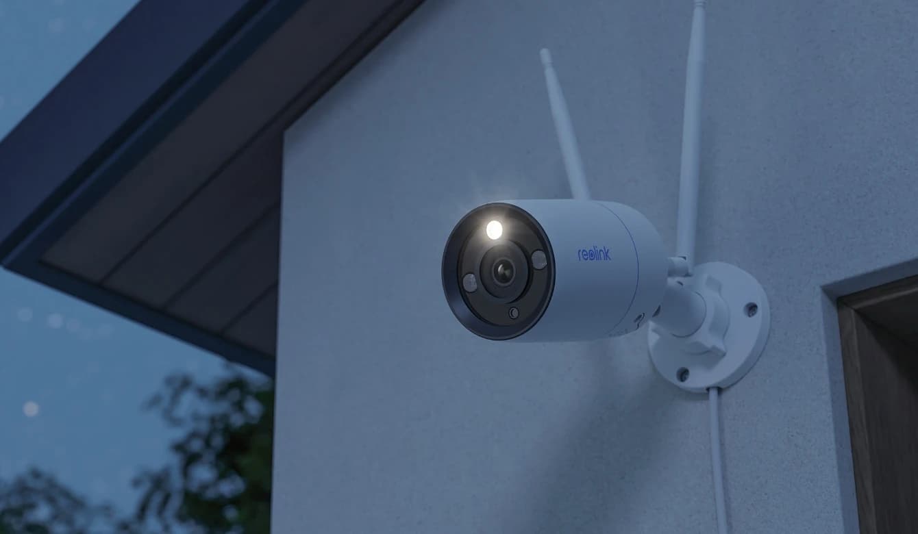 Reolink RLC-810WA 4K Wi-Fi 6 Surveillance Camera - image 1