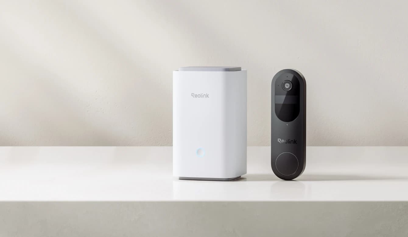 Reolink Home Hub with 2K Wi-Fi Battery Video Doorbell - image 1