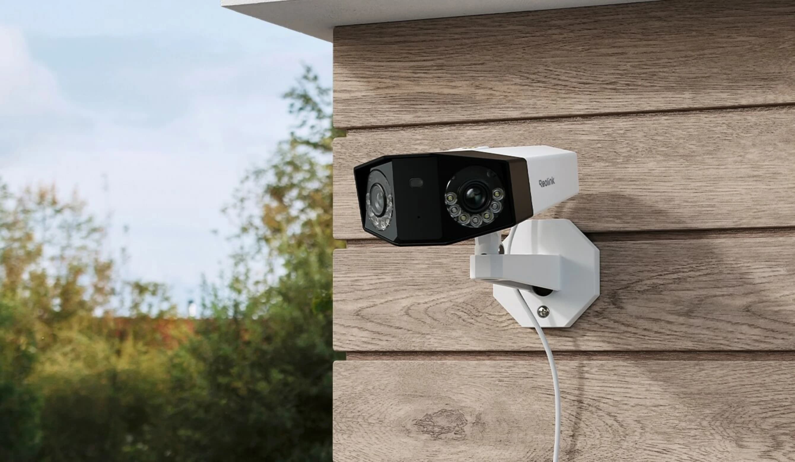 Reolink Duo 2 PoE Smart 4K UHD Dual-Lens Camera with Spotlight Night Vision - image 1