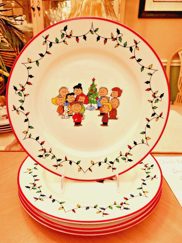 PEANUTS A CHARLIE BROWN CHRISTMAS DINNER PLATES SET OF 4 SNOOPY AND GANG NEW - image 1