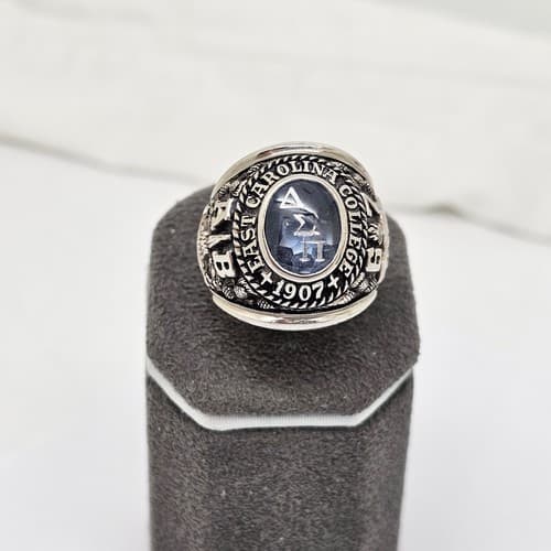 EAST CAROLINA COLLEGE DELTA SIGMA PI HEAVY 10K WHITE GOLD SCHOOL RING,8,ORIG BOX - image 1