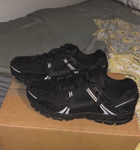 nike zoom vomero 5 size 8.5 - image 1