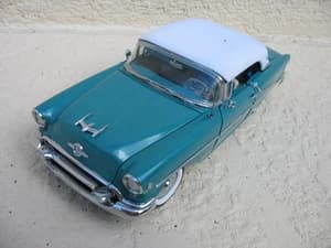 Danbury Mint 1:24 Diecast 1955 LE 1955 Oldsmobile Super 88 Convertible - image 1