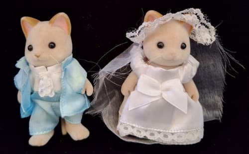Sylvanian Families 6 Assorted Animal Figures Including Bridal Couple - image 1