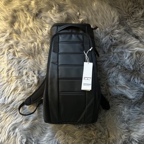 D_b_ Backpack Rucksack Black Men's Women's 1000174004901 blk Hugger Backpack 20L - image 1