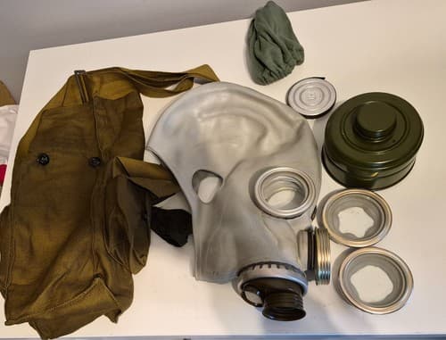 GP5M PMG 2 Russian Gas Mask Size 3 with Extras - image 1