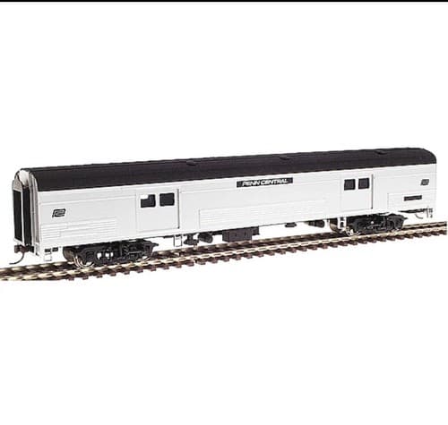 WALTHERS HO 932-6415 73' Budd Baggage Car Penn Central - image 1