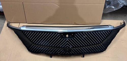 2023-2025 Cadillac Lyriq Luxury Front Grille with Camera OEM GM# 86784784 - image 1