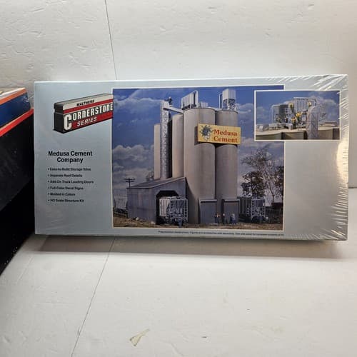Walthers HO Scale #3019 Medusa Cement Company Structure Kit - image 1