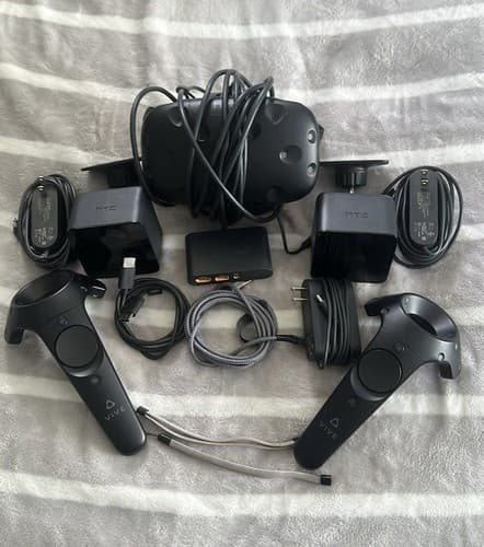 HTC Vive VR Headset - image 1