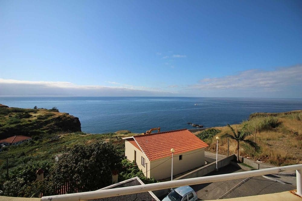 Portinho II - Modern Apartment with Balcony Facing the Sea - image 1