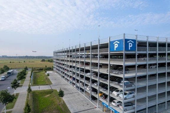 McParking Airport Parking Service - image 1