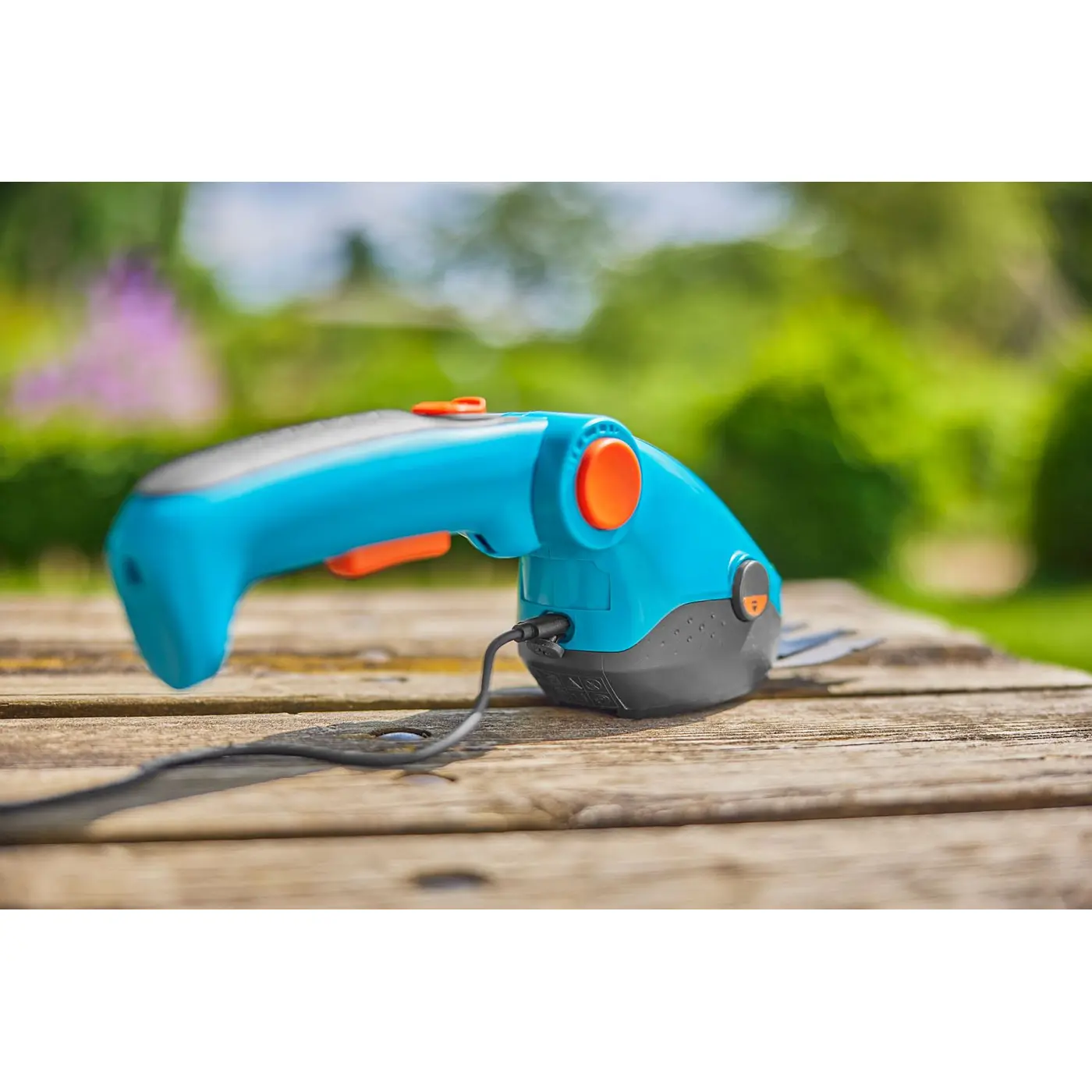 Gardena Grasschere Akku Rasenschere ComfortCut Li Set + Stiel + Räder 3,6V 3,0Ah - image 1