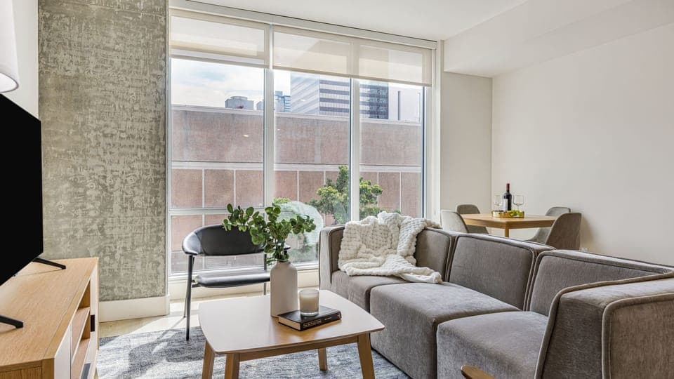 Ancora by AvantStay | Modern Luxury + Rooftop Pool + Spa + Gym | Little Italy Near Downtown & Harbor - image 1