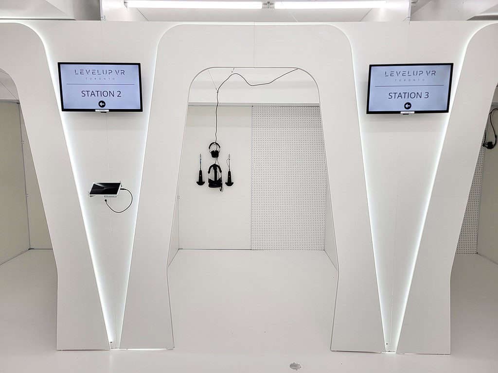 1-Hour VR Arcade Experience with Flight Simulator - image 1