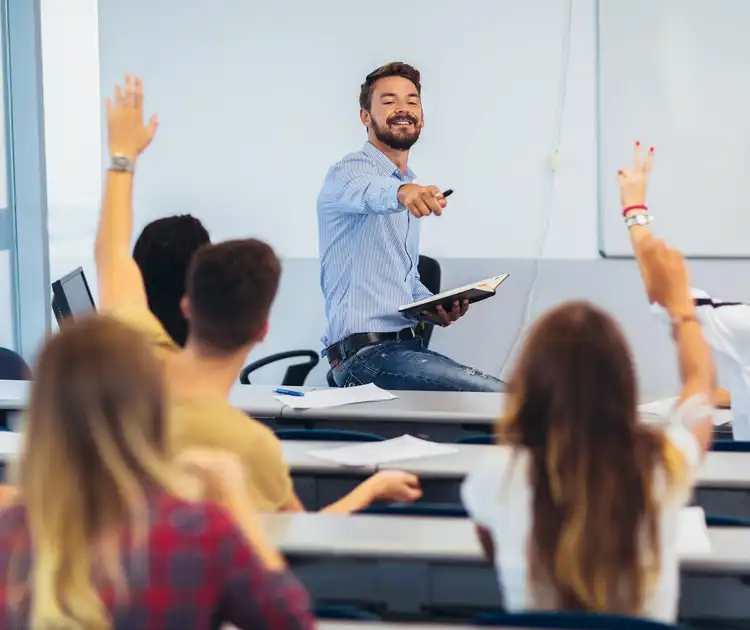 TEFL Online + Classroom Course - image 1