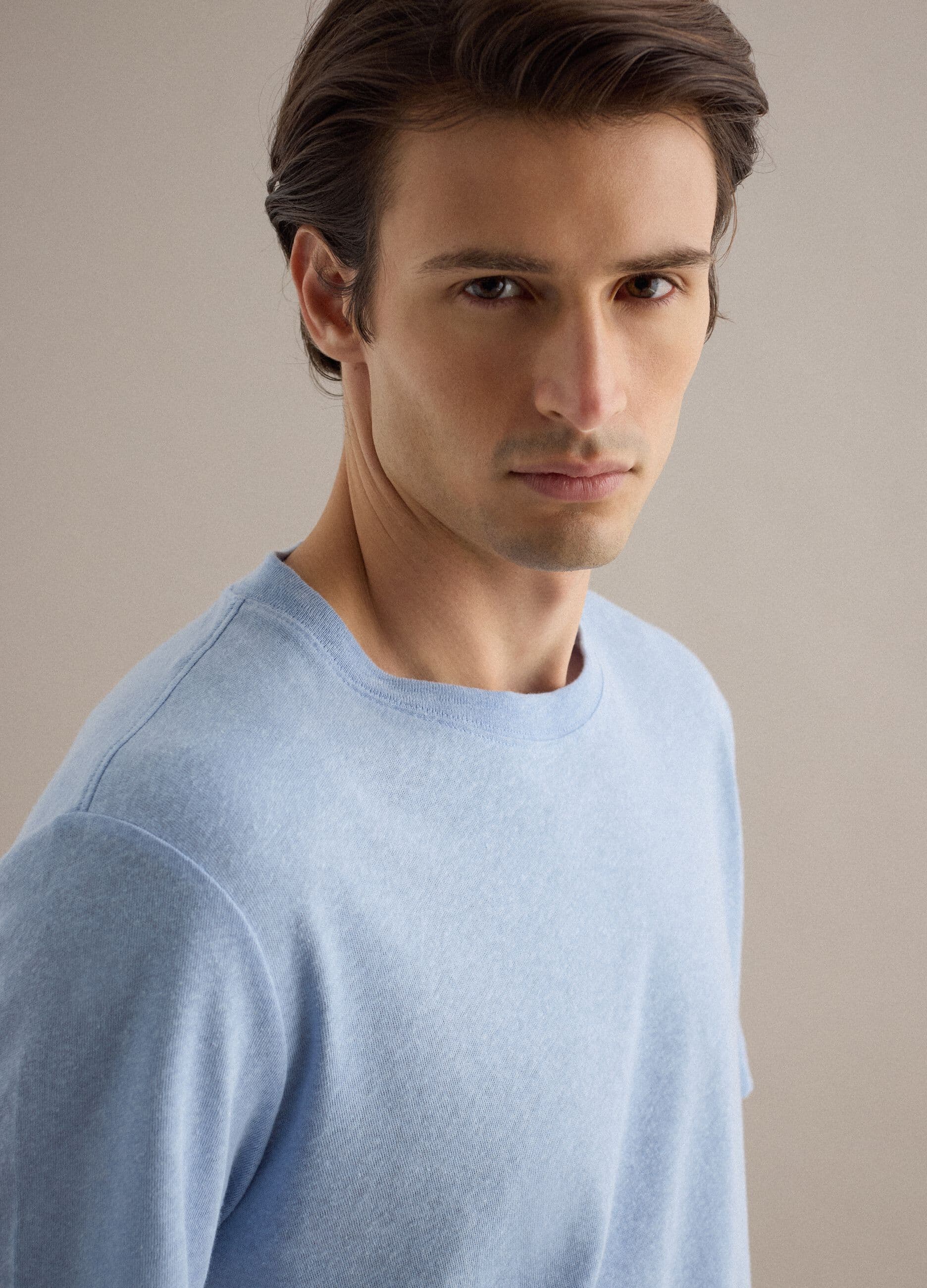 T-shirt in misto lino e cotone azzurra regular fit - image 1